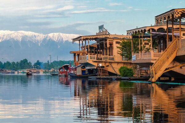Budget-Friendly Travel in Srinagar